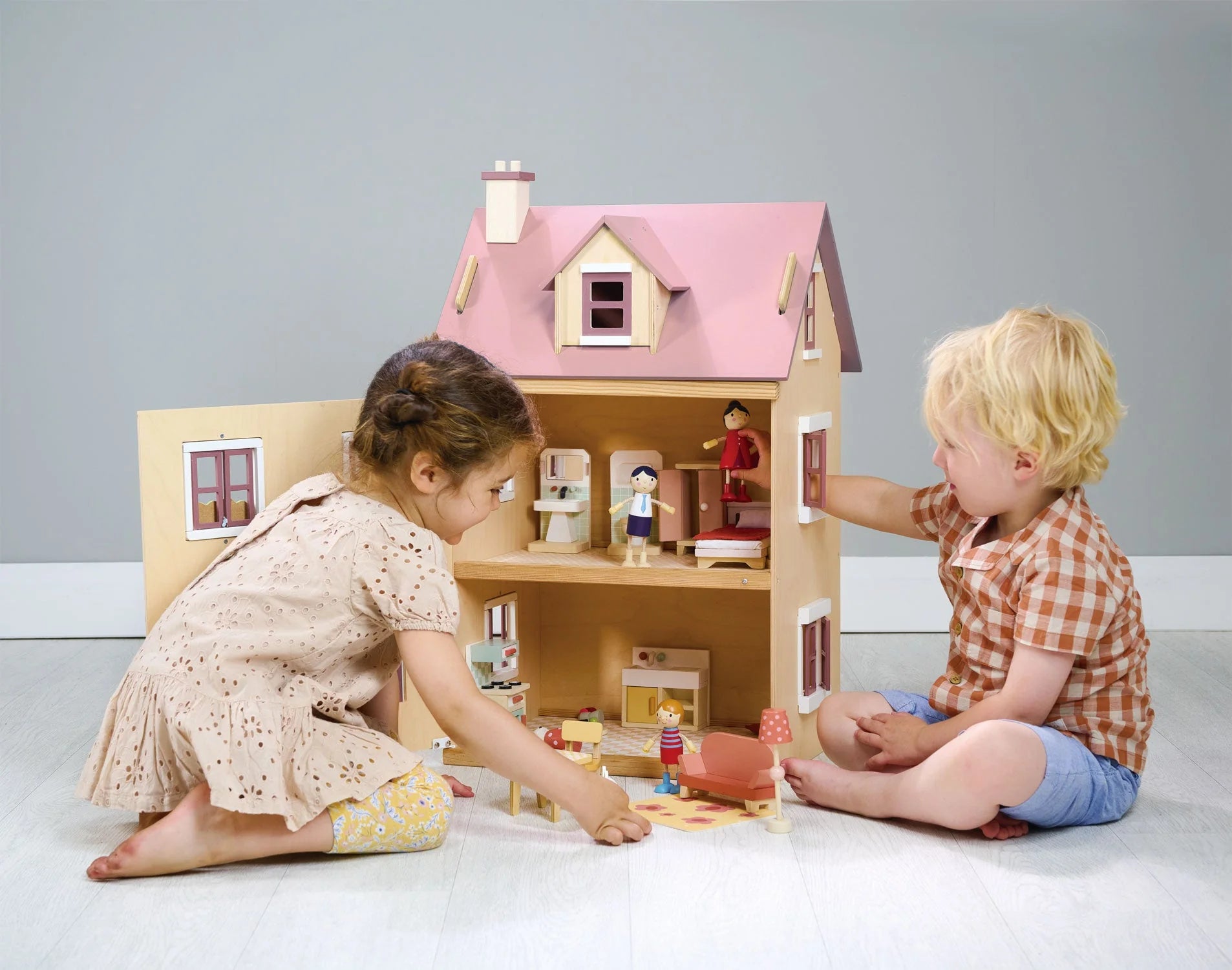 Foxtail Villa Wooden Dollhouse