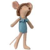 Mom Mouse in a "Cabin de Plage" Cabana