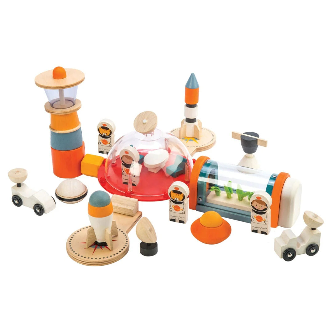 Wooden Life on Mars Play Set